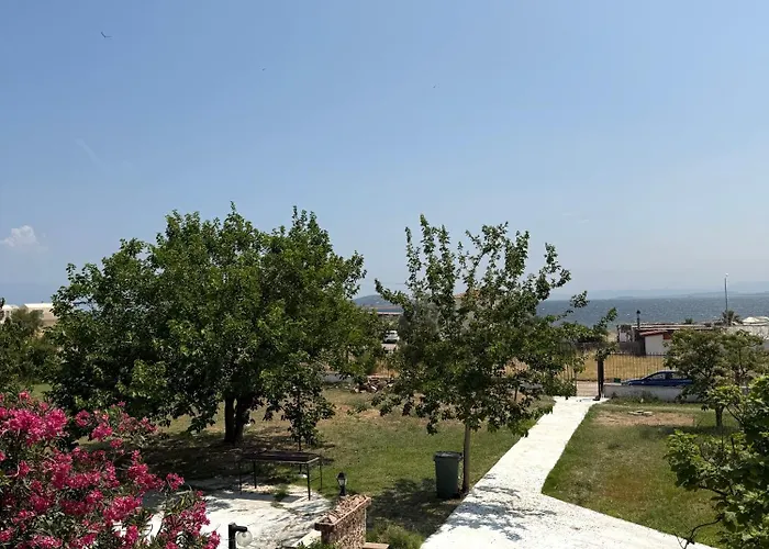 Apartment Peaceful 1br By The Beach, Garden&bbq In Cunda Ayvalik